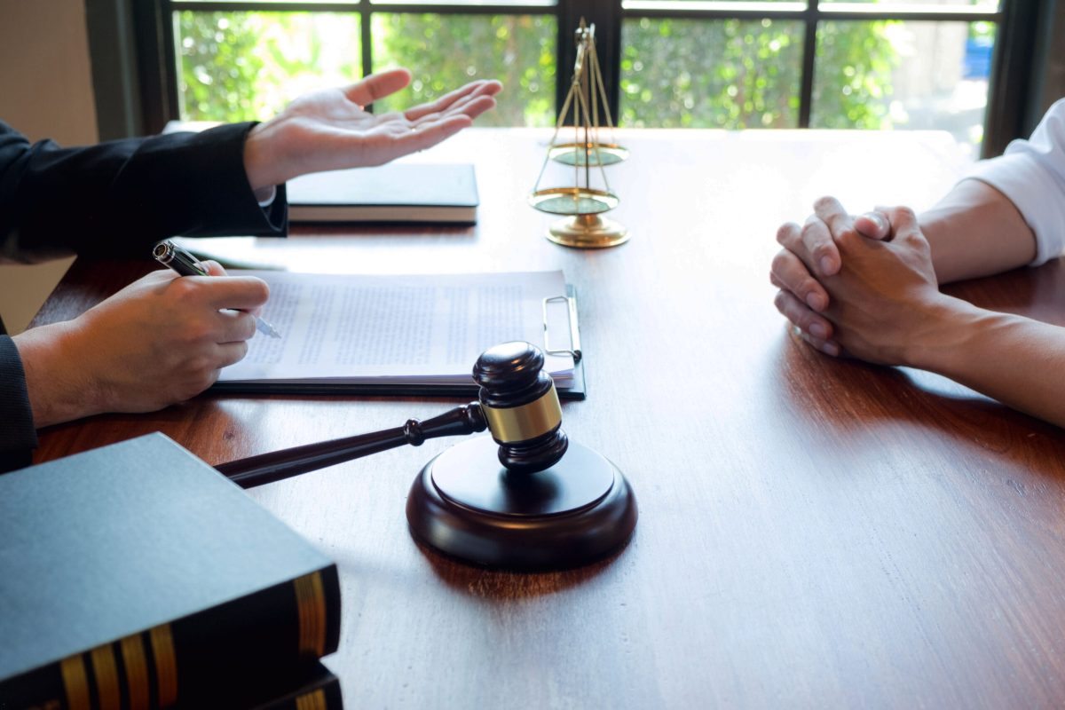 Lawyers give advice and recommend legal proposals. Check legal documents. Business Department of Legal Business Heritage.